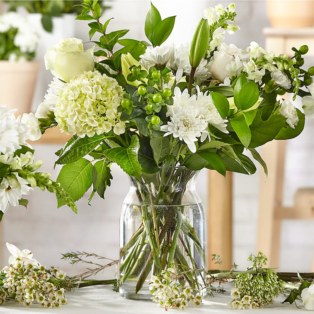 Classic Ivory – A Florist Original – Flowers That Cliq, La Verne CA