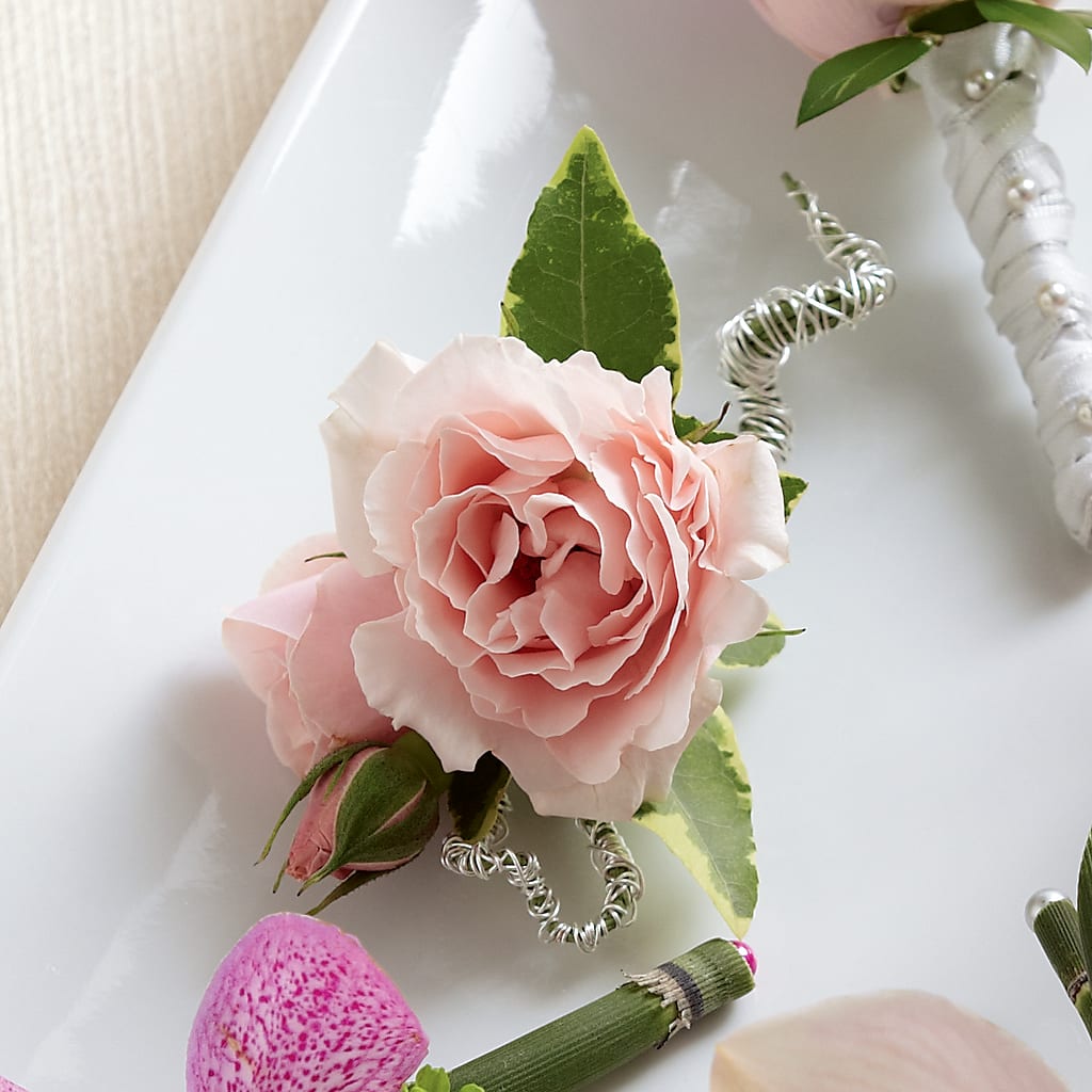 Pink Spray Rose Boutonniere – Flowers That Cliq, La Verne CA