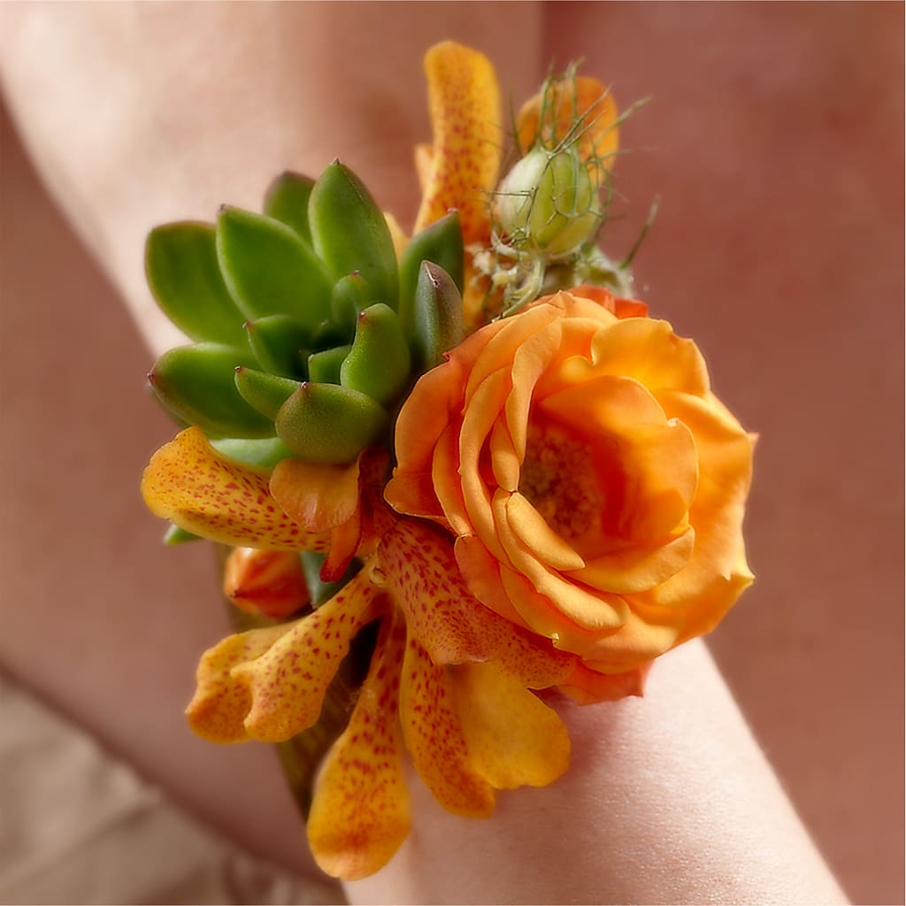 Irresistible Love Wrist Corsage – Flowers That Cliq, La Verne CA