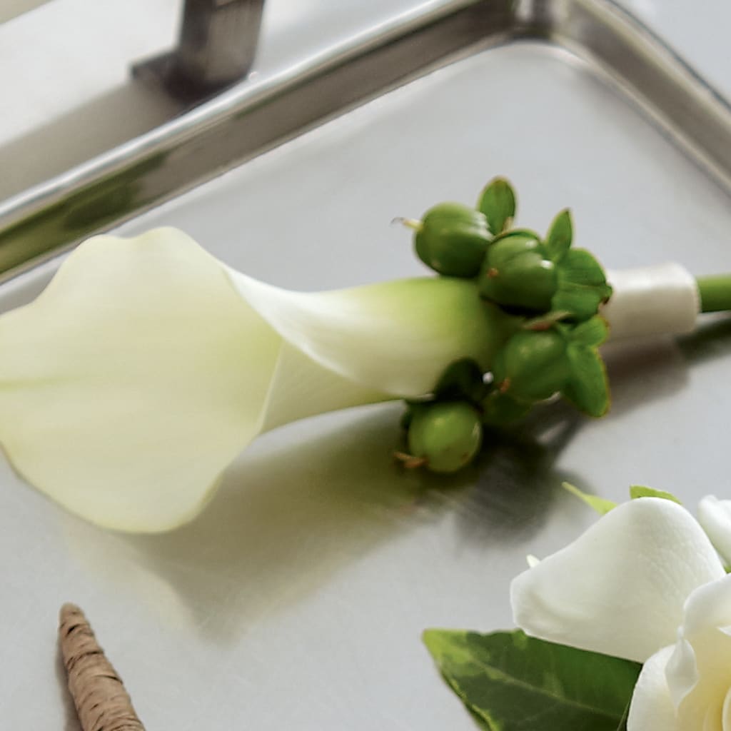 White Calla Boutonniere – Flowers That Cliq, La Verne CA
