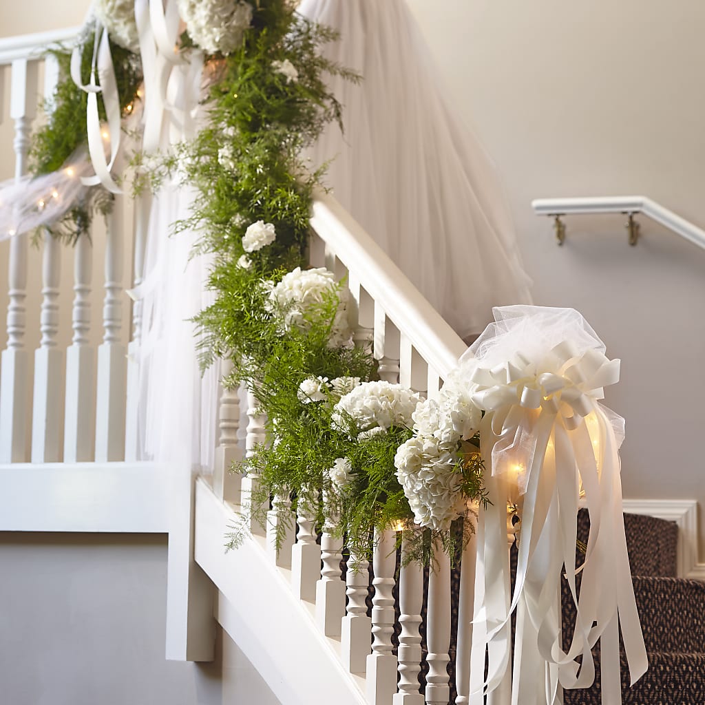 Champagne Dreams Garland – Flowers That Cliq, La Verne CA
