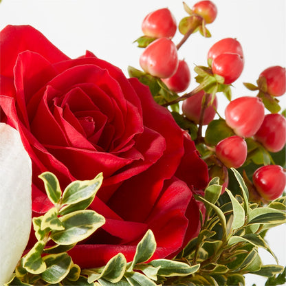 Snowy Wonderland Bouquet –  Flowers That Cliq, La Verne CA