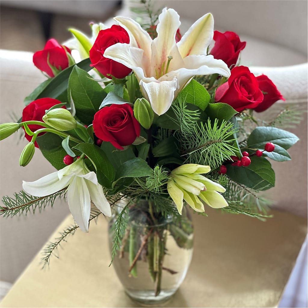 Sparkling Snowflakes Bouquet –  Flowers That Cliq, La Verne CA