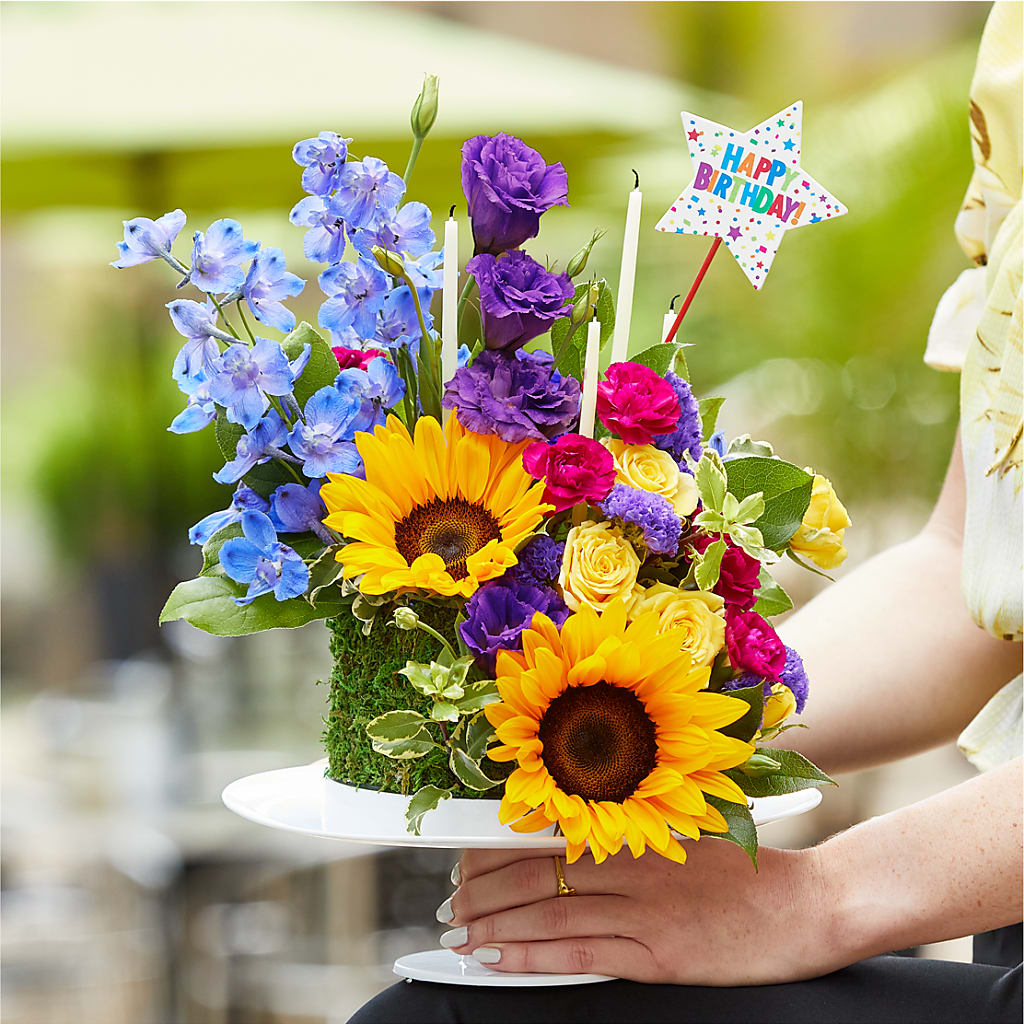 Star of the Day Floral Cake –  Flowers That Cliq, La Verne CA